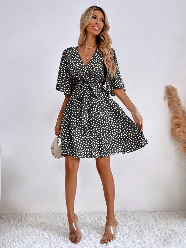 2025 New Explosion V-Neck Short Sleeve Waisted Peplum Dresses